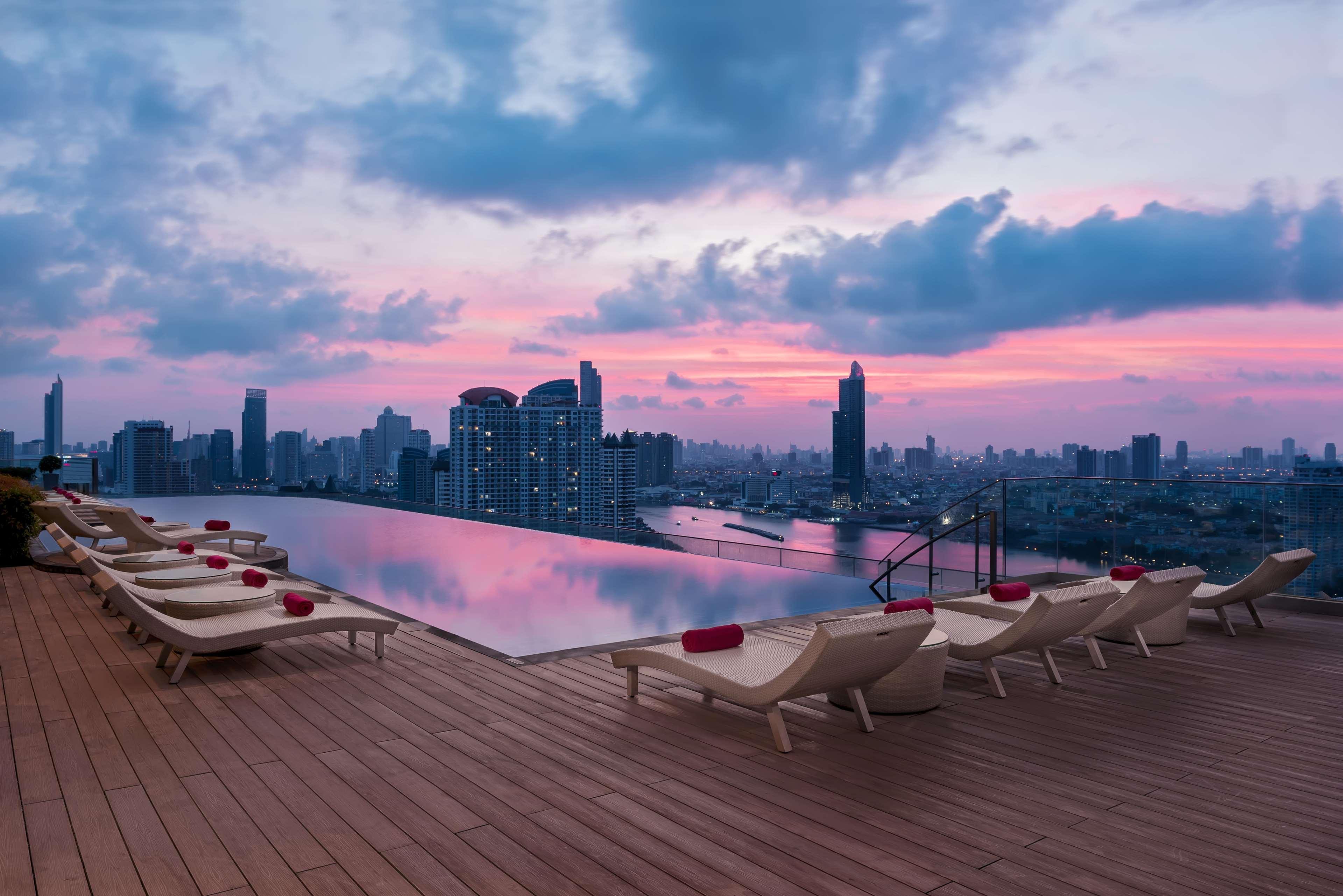 Avani Plus Riverside Bangkok Hotel Exterior photo View from the rooftop pool