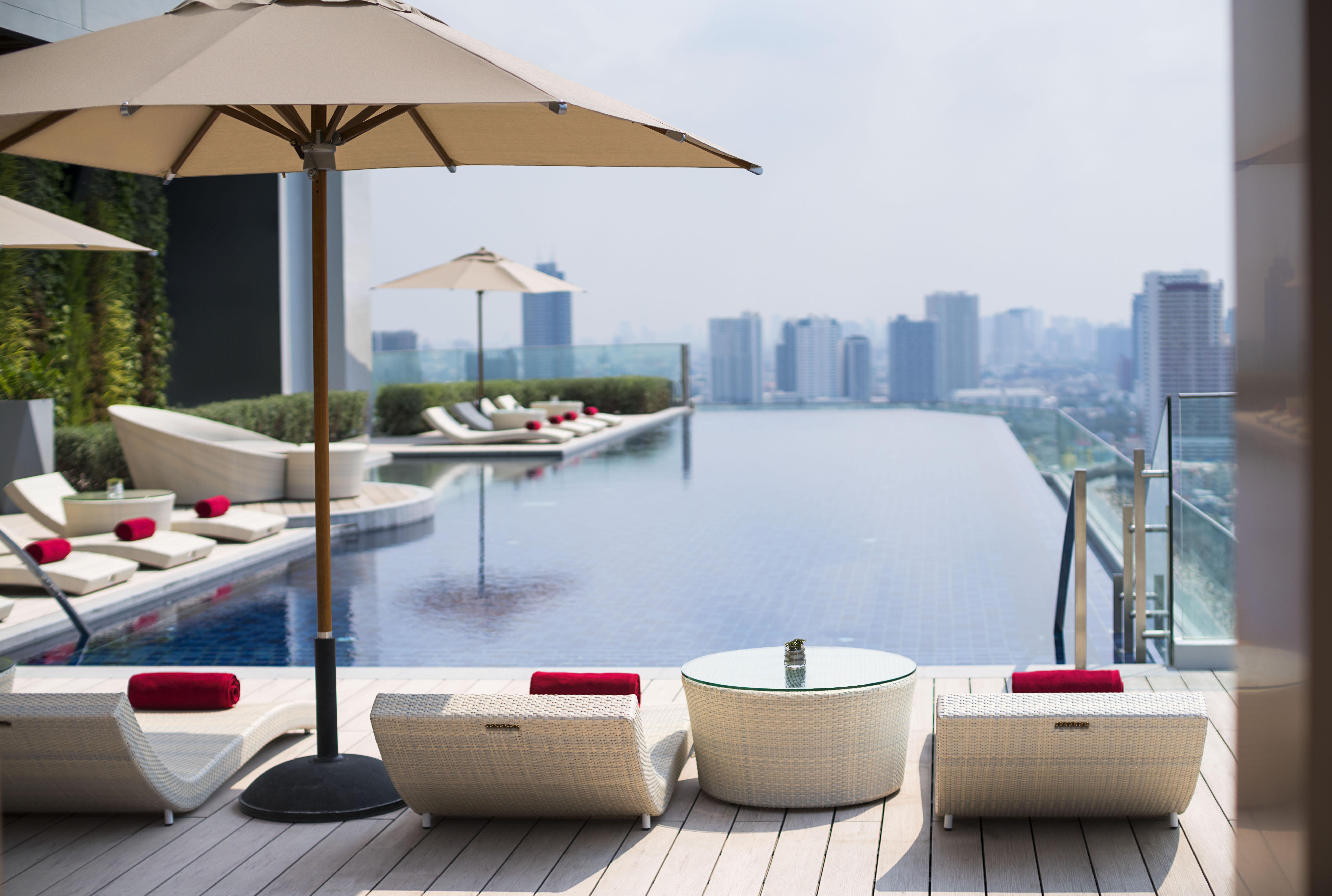 Avani Plus Riverside Bangkok Hotel Exterior photo The rooftop pool at the hotel