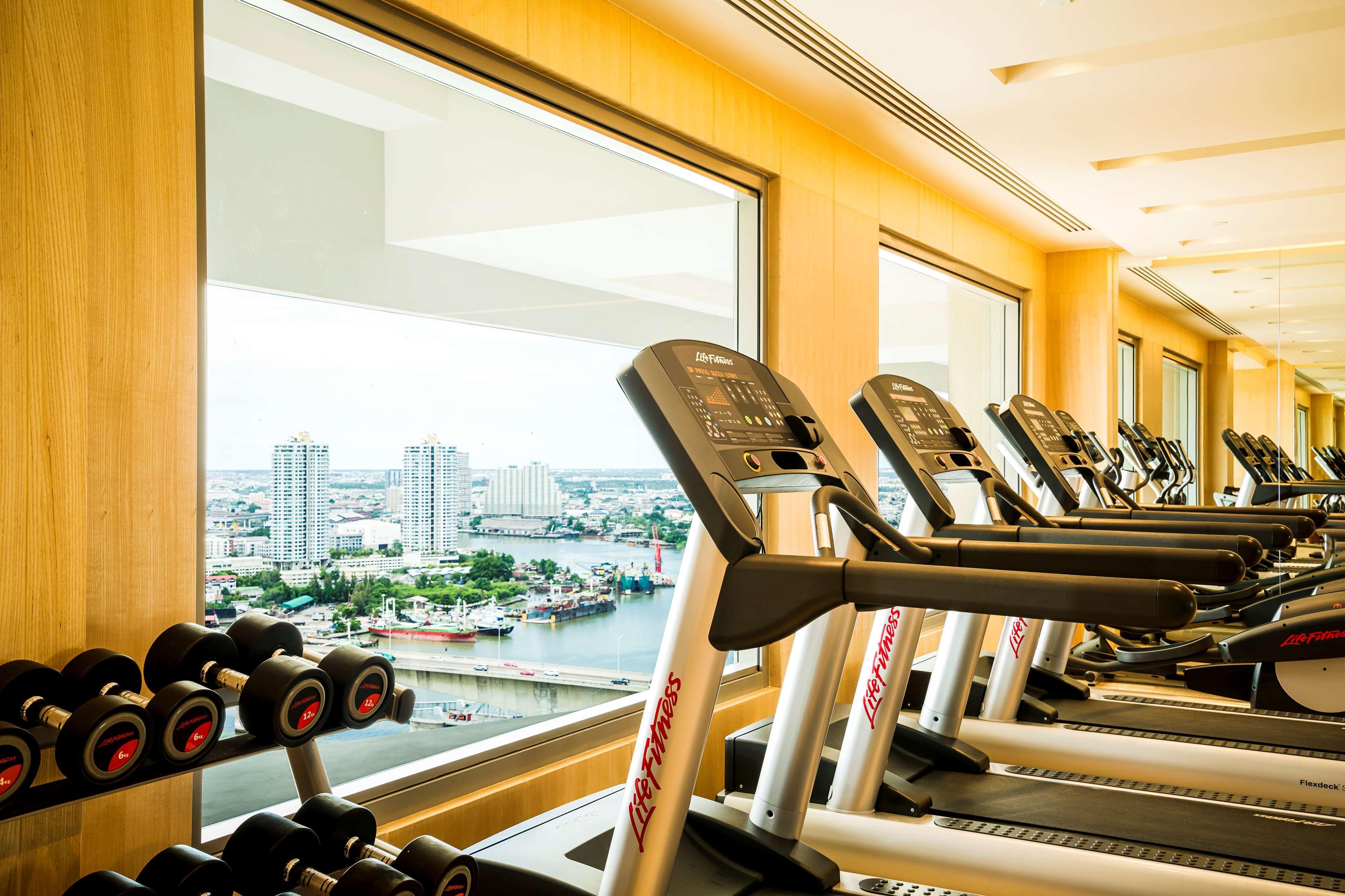 Avani Plus Riverside Bangkok Hotel Exterior photo The gym at the hotel