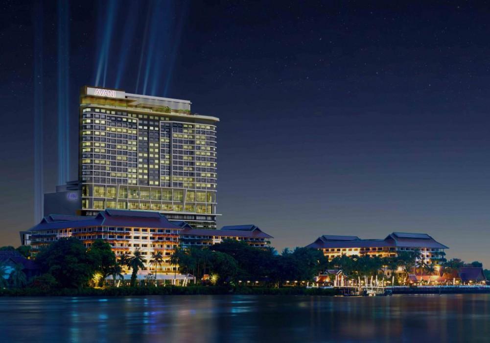 Avani Plus Riverside Bangkok Hotel Exterior photo The hotel at night