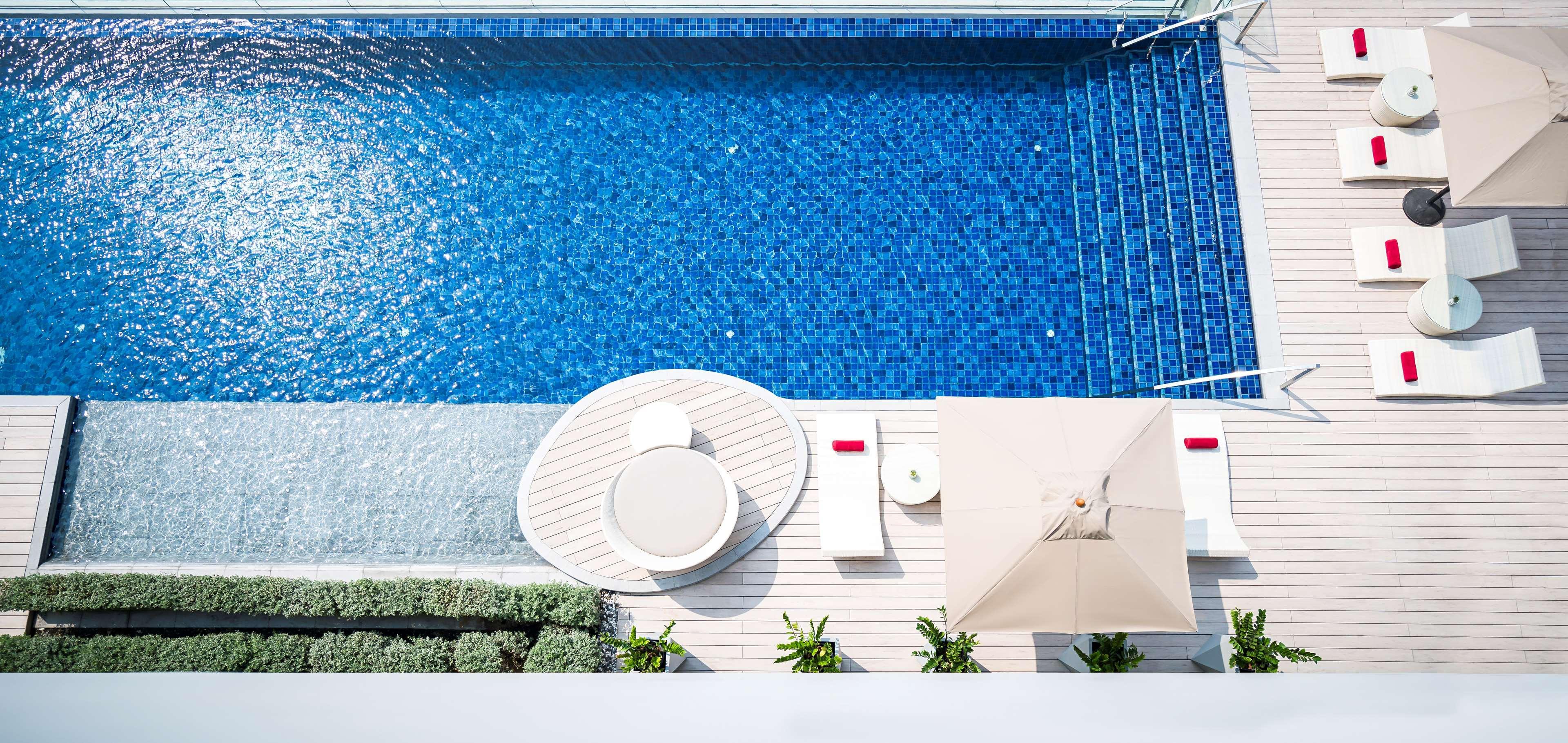 Avani Plus Riverside Bangkok Hotel Exterior photo The pool at the hotel