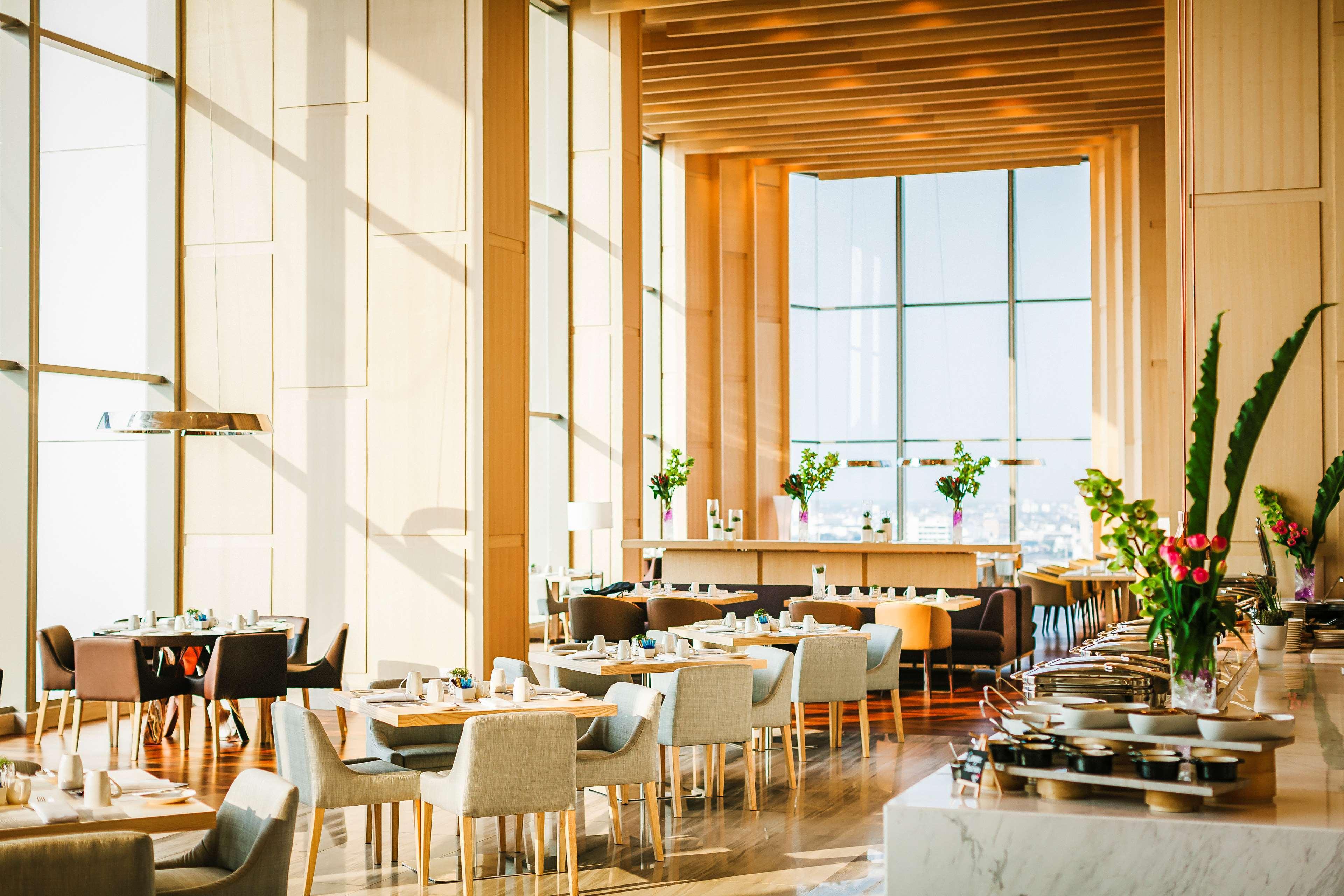 Avani Plus Riverside Bangkok Hotel Exterior photo The restaurant