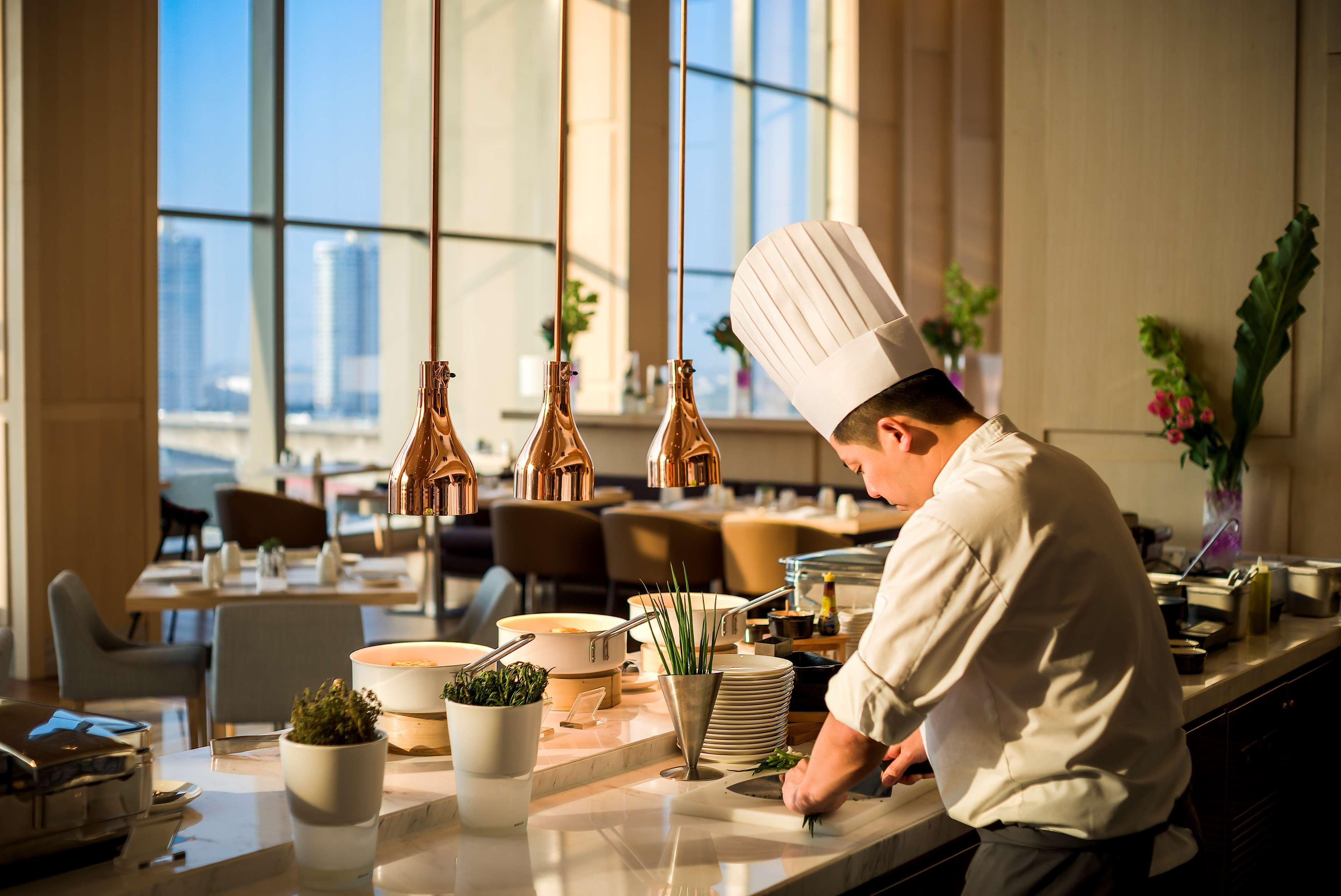 Avani Plus Riverside Bangkok Hotel Exterior photo A chef at work