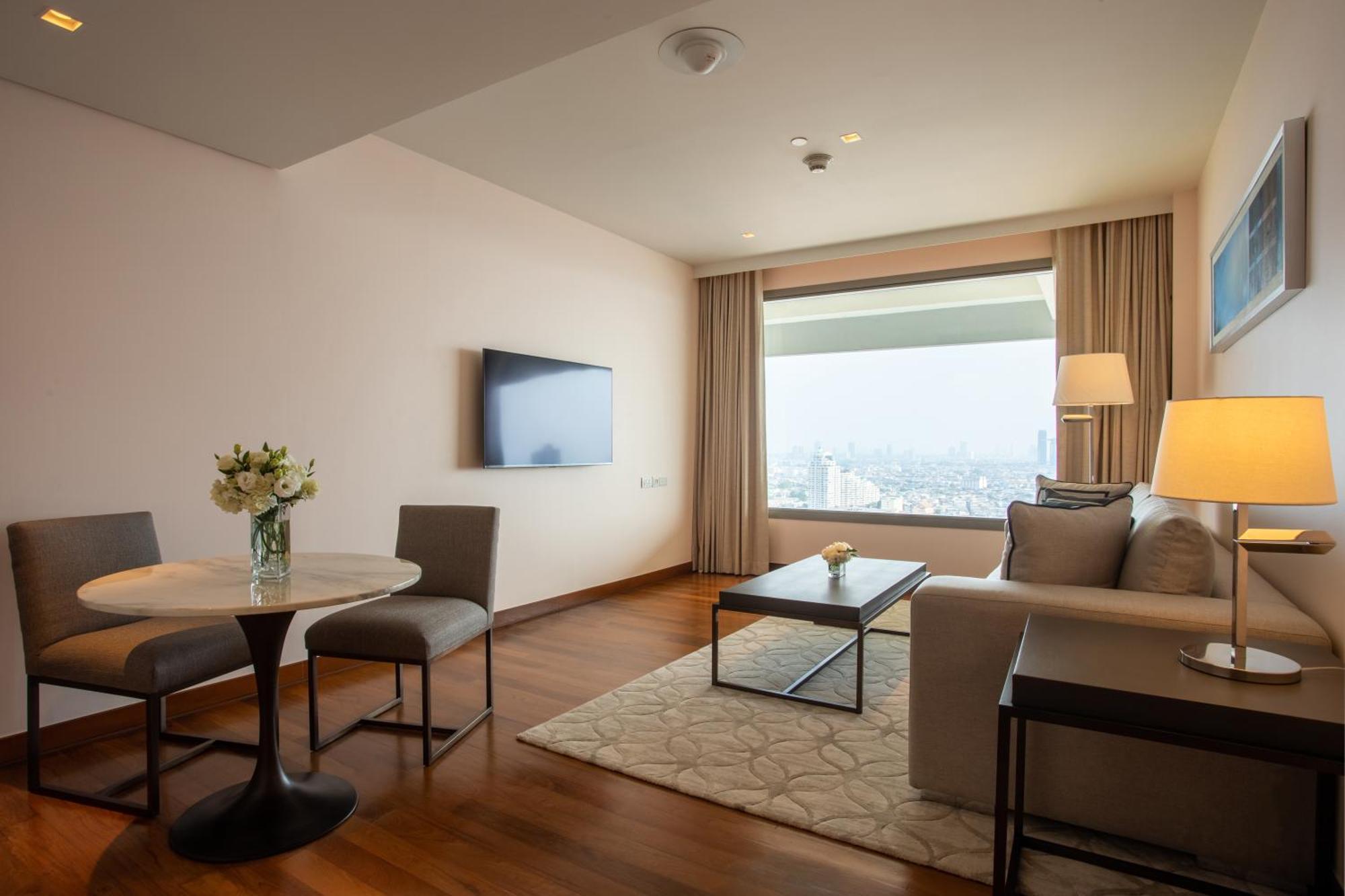 Avani Plus Riverside Bangkok Hotel Exterior photo Living room of a suite