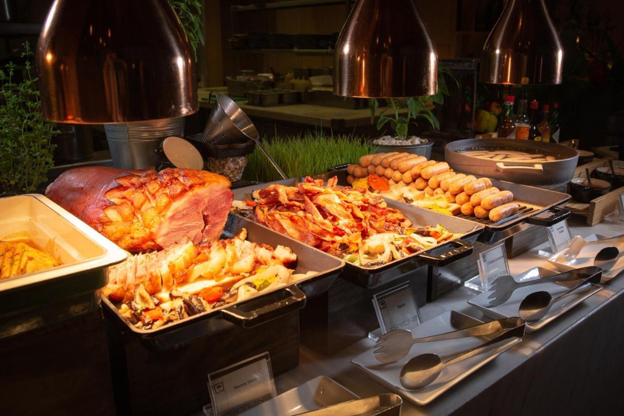 Avani Plus Riverside Bangkok Hotel Exterior photo A buffet at a hotel