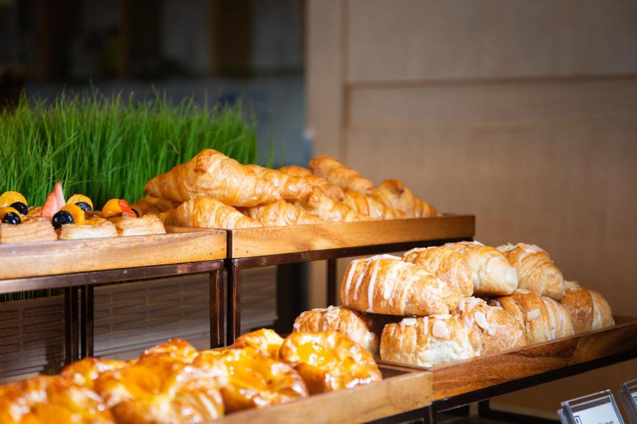 Avani Plus Riverside Bangkok Hotel Exterior photo Assorted pastries