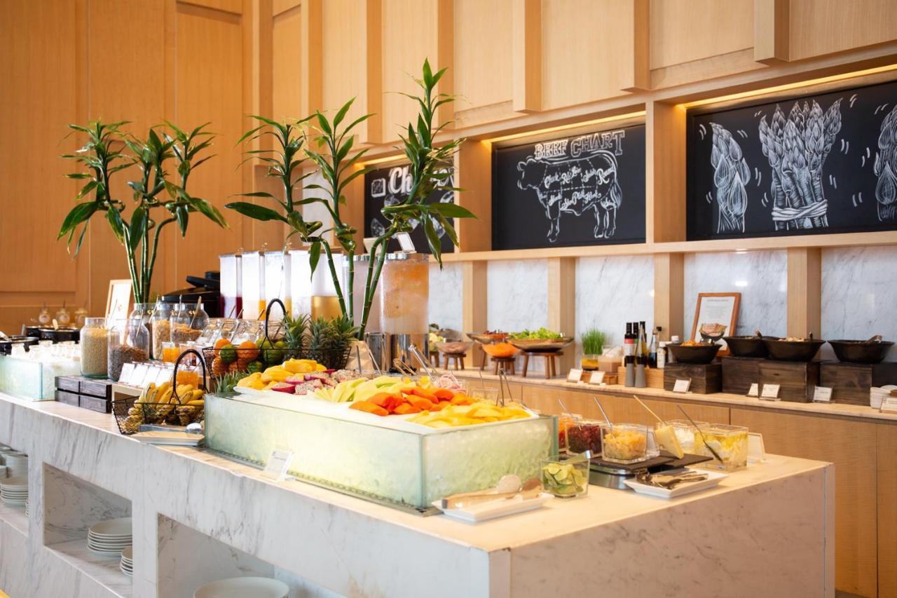 Avani Plus Riverside Bangkok Hotel Exterior photo A buffet at a hotel